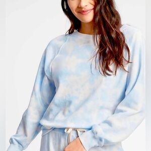 GAP Womens Raglan Crew Sweatshirt Size L Cloudy Blue Tie Dye Cloud Print Crew
